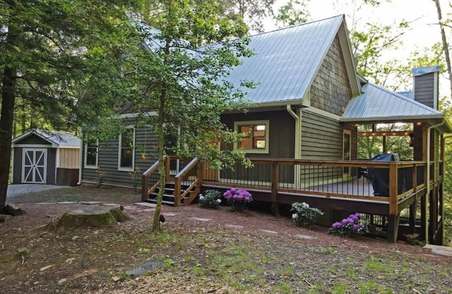 Hemlock Hideout - Game room, hot tub, creek access