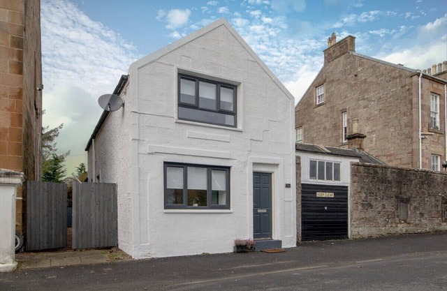 Henry Bell - Cosy 2-bedroom cottage