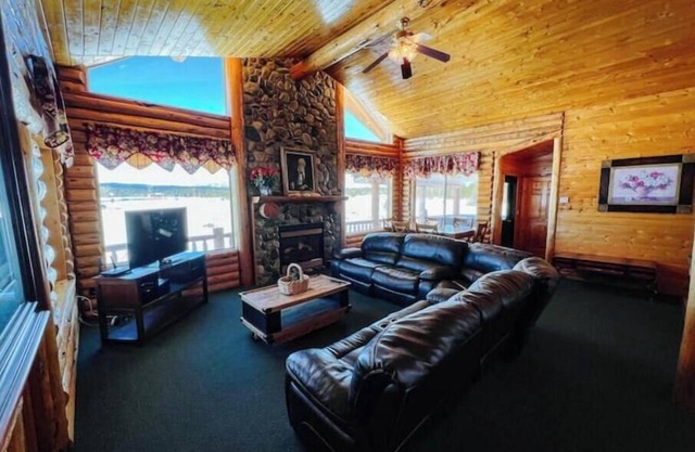 Henry's Fork Cabin - Your Perfect Retreat Awaits!