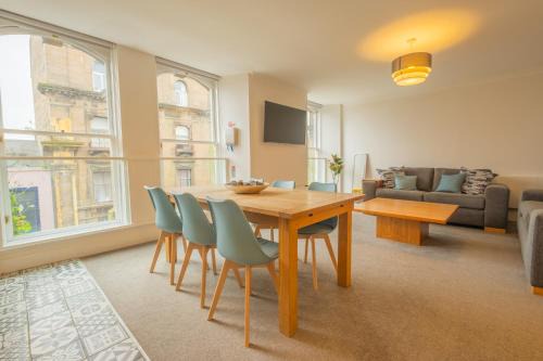 Henrys Apartment, DO NOT BOOK UNLESS YOU LIKE CLUB NOISE