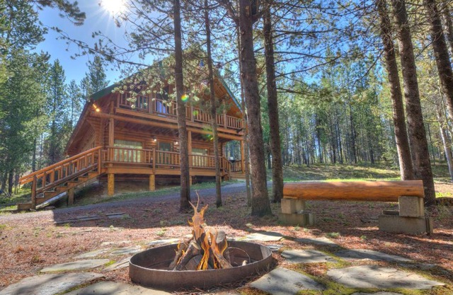 Henrys Cast by KABINO Hot Tub Large Driveway PS4 Dog Friendly Fire Pit Fireplace