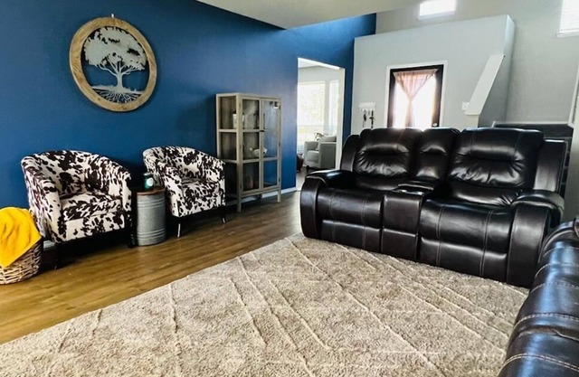 HEPA FILTERED Peaceful 3 bed/ 1.5 Bathroom HOME