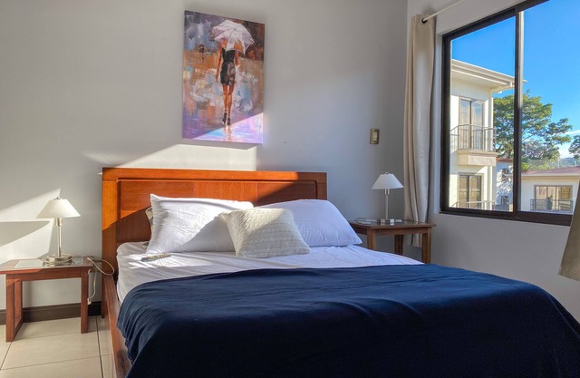 * HEREDIA * | CERCA: AEROPUERTO Y CENTRO DE CONVENCIONES | 2B APT | BALCON BONITO