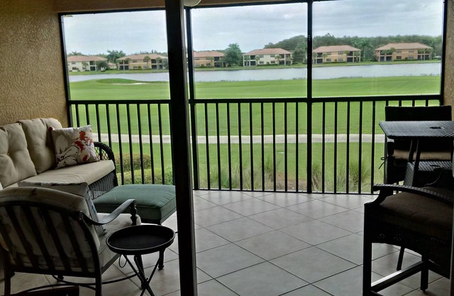 Heritage Bay 2nd Floor Condo...Condo's closest to Clubhouse/Tennis/Golf!