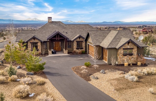 Heritage by AvantStay | Luxe Oregon Retreat + Deck