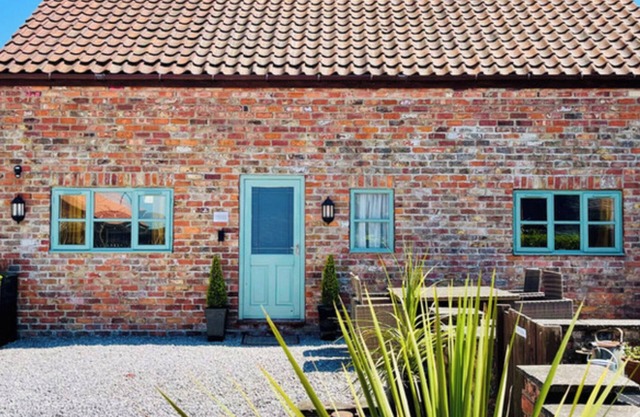 Heritage Cottage - A delightful cottage with views of the historic Bempton Mill