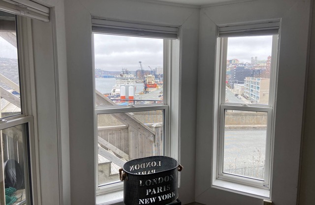 Heritage Gem: Sweeping Harbor Views, Pvte. Parkingv