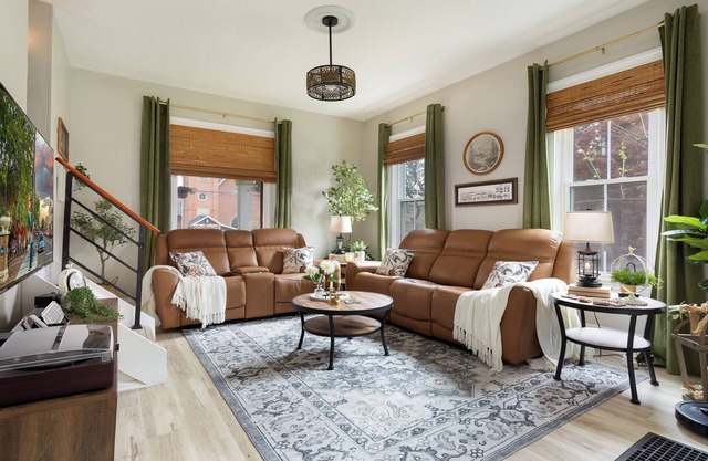 Heritage Haven-luxury amenities, walk to Uptown