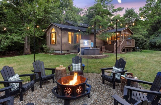 ★Heritage Hideaway★ Hot Tub ★ 4 King Beds & 5 Bunks★ Sleeps 14 Alum Creek access