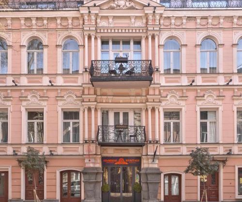 Heritage Hotel and Suites