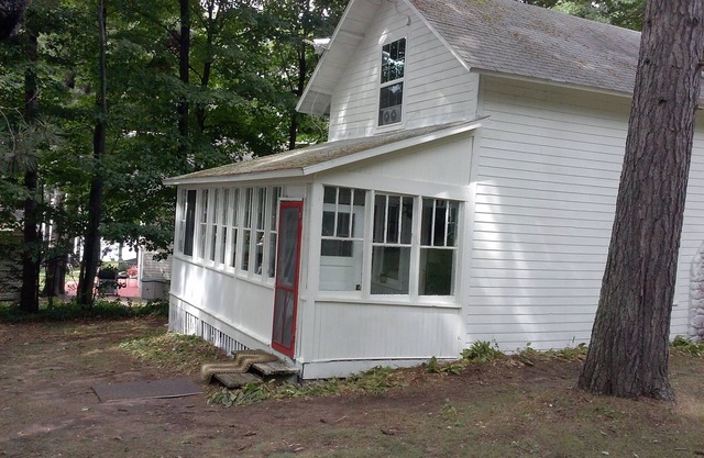 Heritage Lake Front Cottage, Smart TV, WIFI, uso en verano de canoa y 2 kayaks.