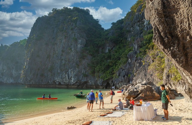 Heritage Line Ginger Cruise – Ha Long Bay & Lan Ha Bay