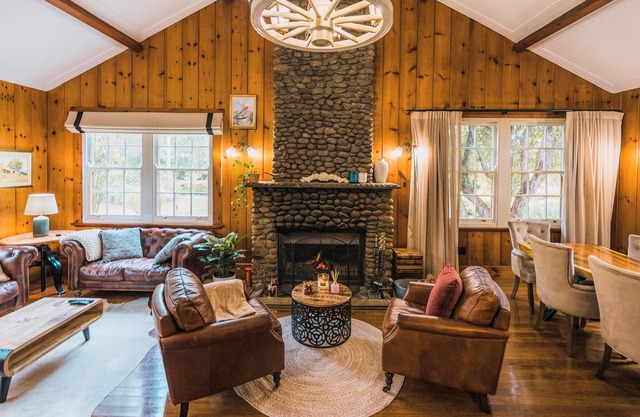 Luxury Log Cabin and Garden with Outdoor Hot Tub