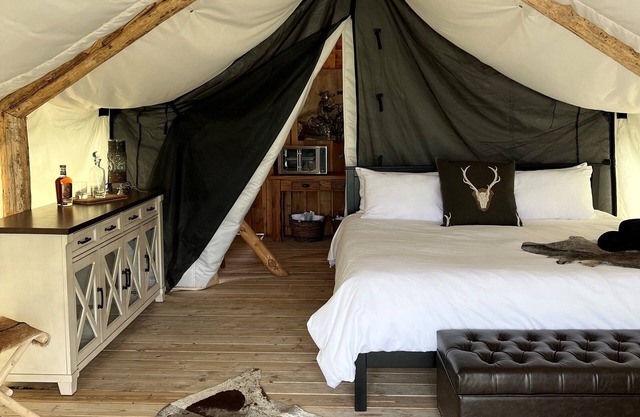 HERITAGE RANCH 'COWBOY' GLAMPING TENT" (1)