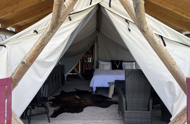 Heritage Ranch 'Gallatin' Glamping Tent (10)