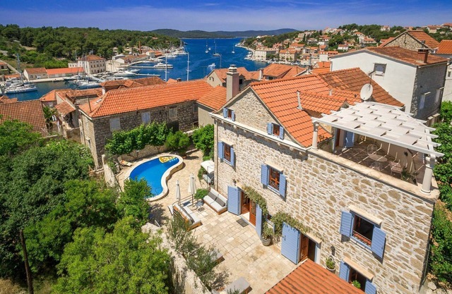 Villa con Patrimonio cerca de Milna con Piscina Privada