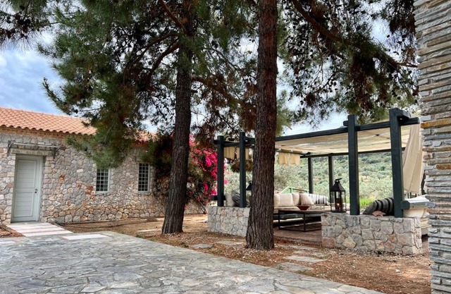 Hermione Hills Luxury Cottage by Goutos Luxury Living