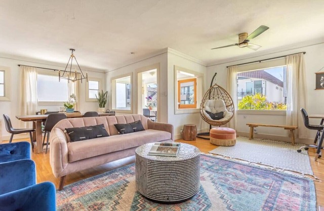 Hermosa Bungalow 1920s Charm Steps to the Strand