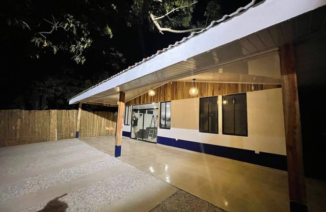 ¡Hermosa casa completamente nueva, ubicada a solo 10 min de la playa!