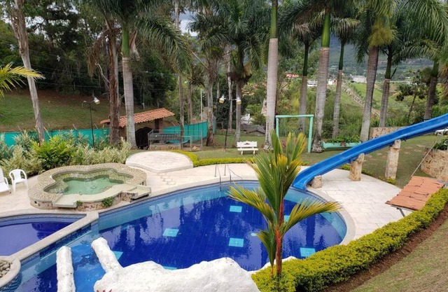 HERMOSA FINCA FAMILIAR DE DESCANSO COMODA
