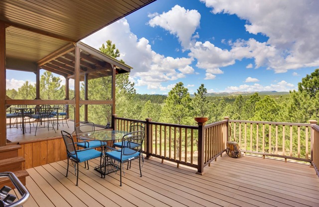 Hermosa Home w / Blackhills View, Gas Grill & Deck!