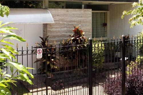 Hermosa y amplia residencia con jardín y asador