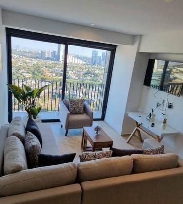 Hermoso apartamento por Andares con A/C