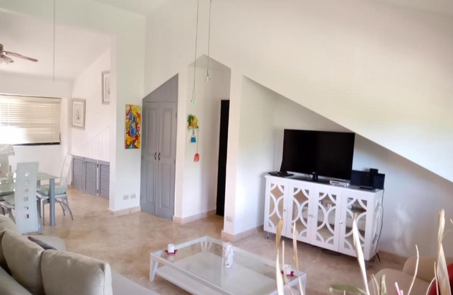 Hermoso apartamento vacacional con piscina