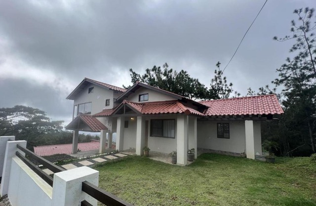 Hermoso Casa en Altos Cerro Azul