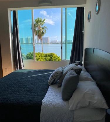 Hermoso departamento en zona hotelera frente a la laguna