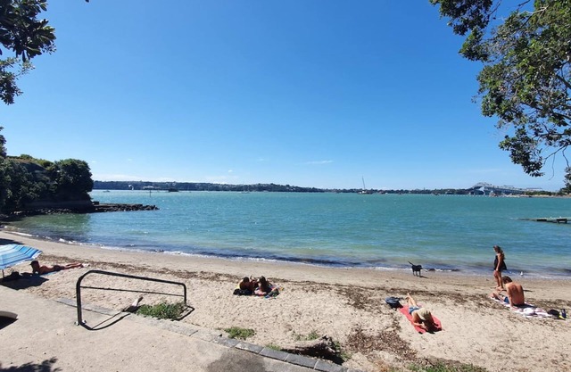 Herne Bay Gem Near Beach - Carpark