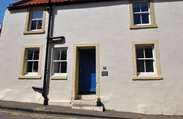 Heron Cottage- fisherman's cottage by the sea