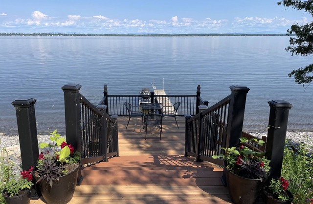 Heron Hideaway - Lakefront Home with Mountain Views- Hot Tub