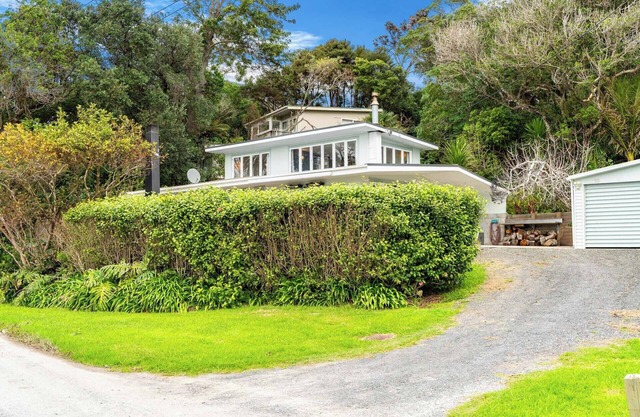Heron's Hideaway - Snells Beach Holiday Home