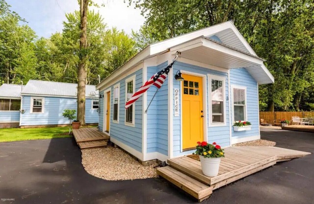 Heron's Nest I Paw Paw Lake Cottages I Michigan #3