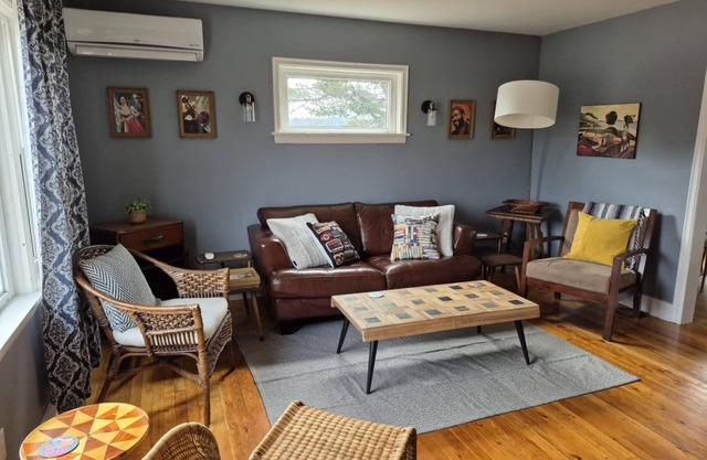 Herons, deer and ocean views! Only 2 kms from downtown Lunenburg!