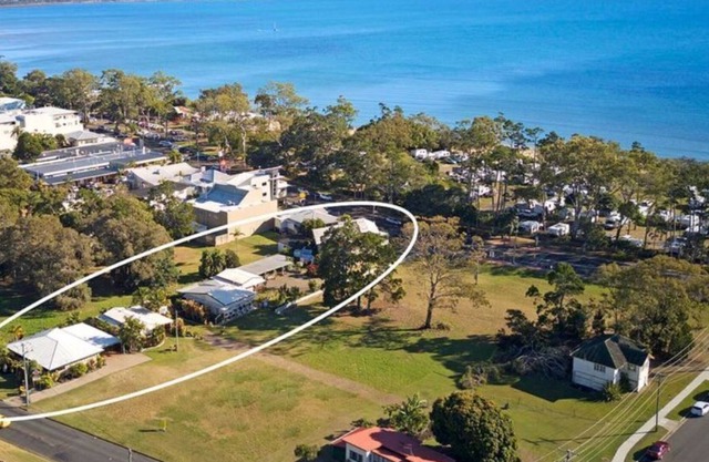 Hervey Bay .. Seaside location