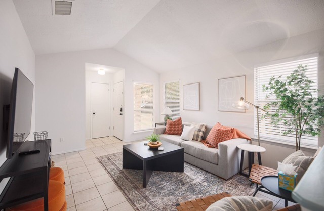 Hestia: Clean, modern & pet friendly! fast wifi