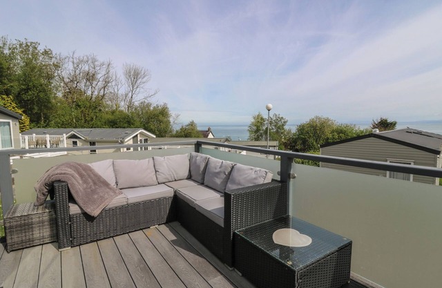 HEULWEN, family friendly, country holiday cottage in New Quay