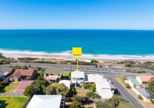 Hey Boomer - 2-8 Railway Tce, Port Elliot