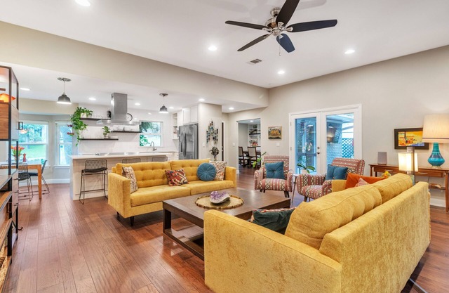 HGTV Featured Property! - Pet Friendly, Beautiful, Comfy Home - Central Location! by RedAwning