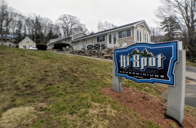Hi Spot Studio with shared beach on Winnipesaukee!
