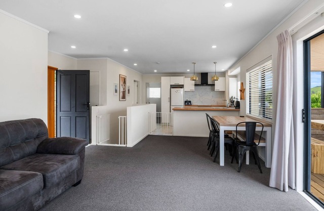 Hibiscus Hideaway - Orewa Beach Holiday Home