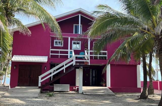 Hibiscus House - Utila Ocean Front Home