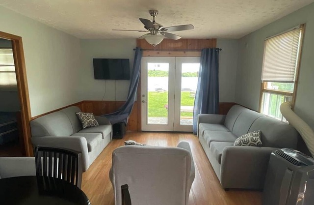 Hickory Waterfront Cottage #1