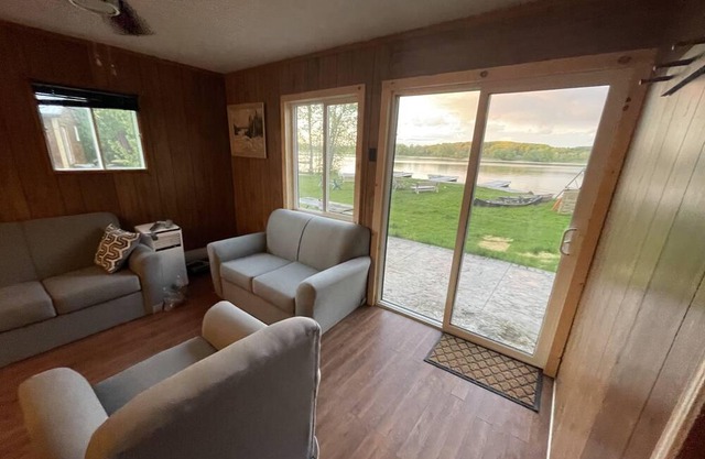 Hickory Waterfront Cottage #2
