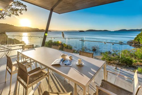 Hidden Cove 2 - Beachfront, Private Pool & Buggy