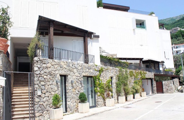 Hidden Gem 3 bedroom Apartment