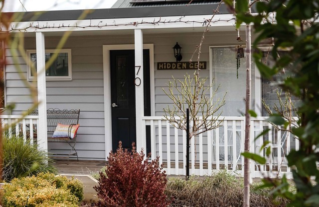 Hidden Gem ~ Luxury Cottage near Lake Daylesford