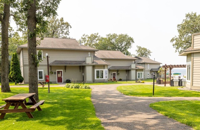 Hidden Gem on Gull Lake w/ large playground for families